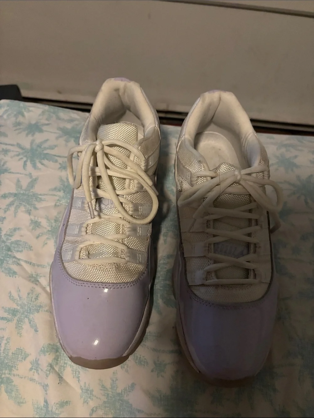 Nike Men’s White and Off-White Low-Top Sneakers